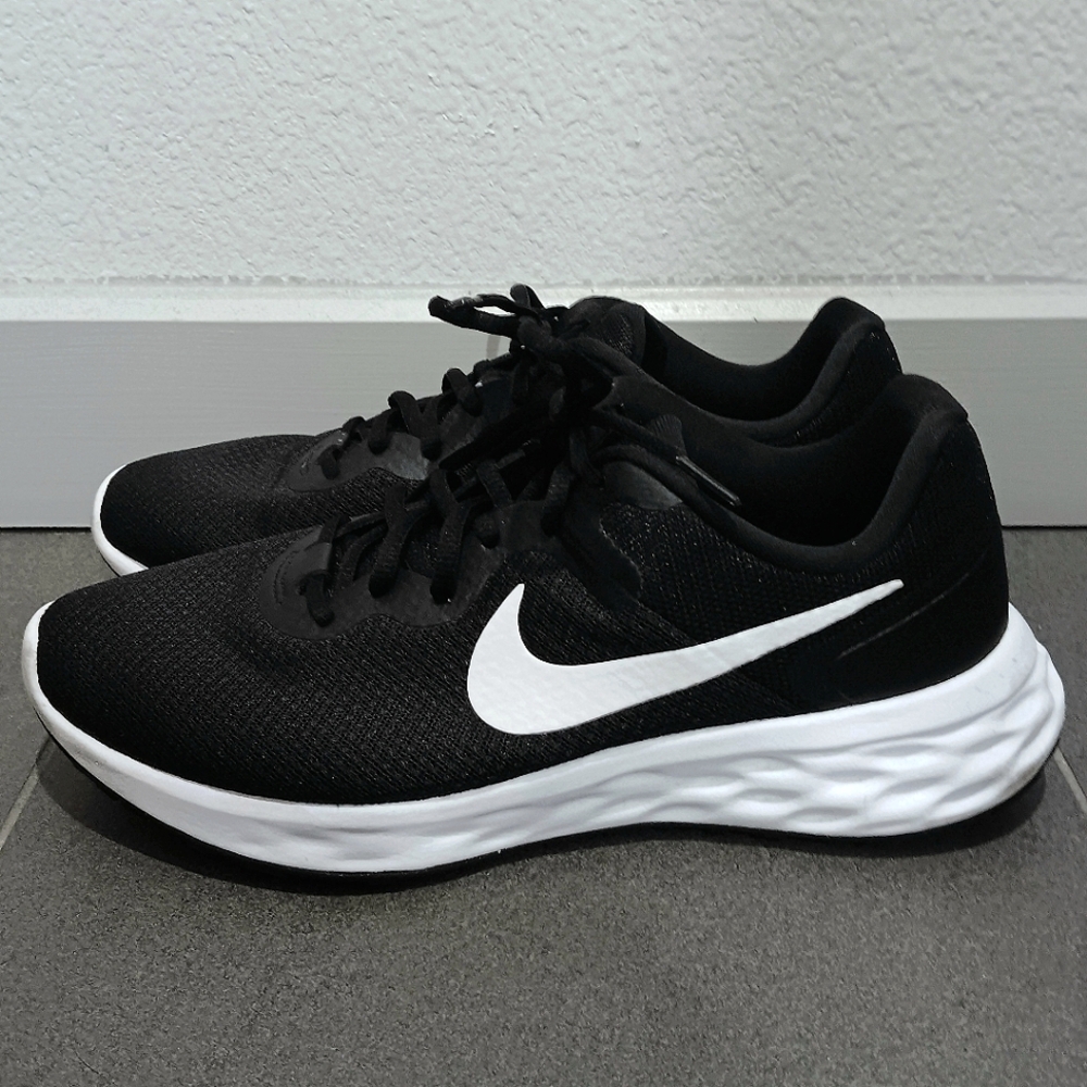Black & White Nike Woman's Running Shoes Size 8